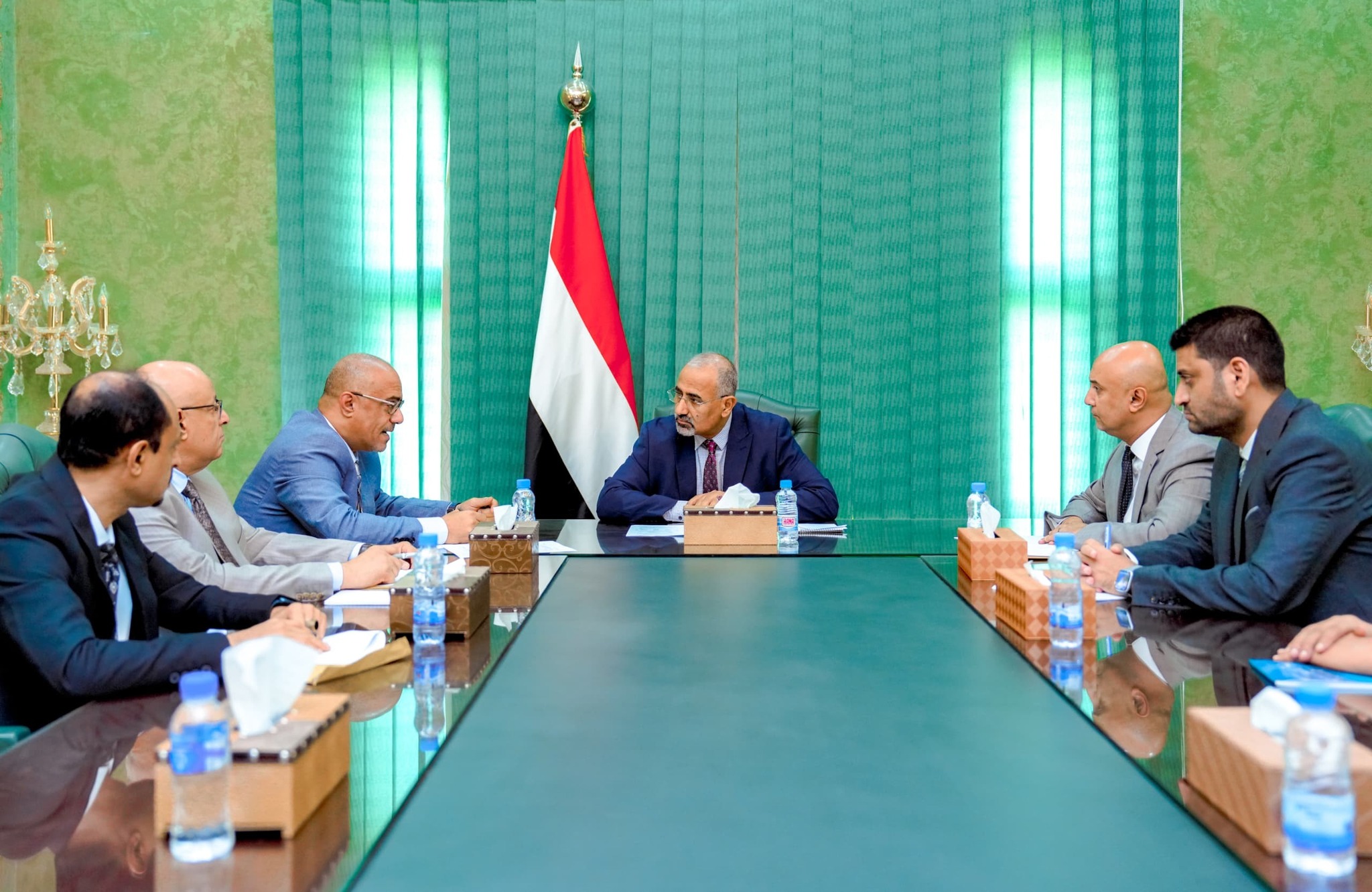 اللواء الزُبيدي يشدد على أهمية النهوض بقطاع الاتصالات وفق رؤية استراتيجية حديثة